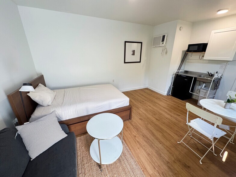 Full side bed - 400 NE 110th Ter