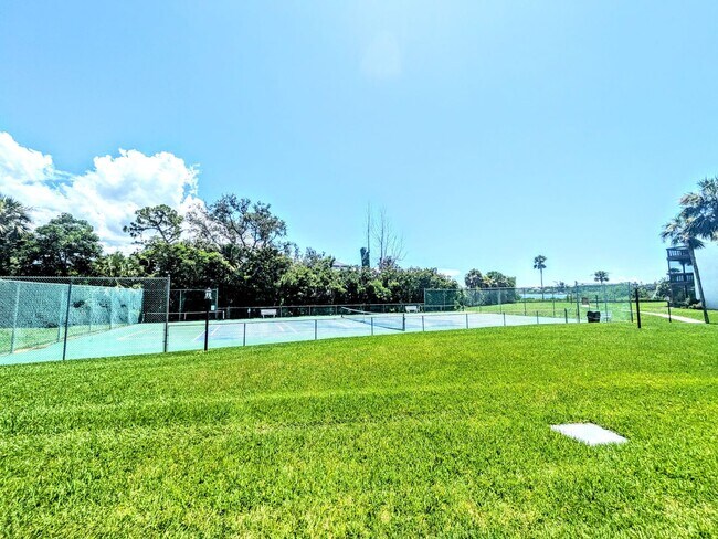 Building Photo - LEASE PENDING Annual/Seasonal turnkey furnished 2/2 end townhome in waterfront community by Siest...