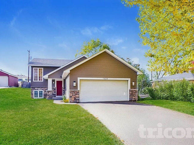 Building Photo - 1525 Independence Ave N