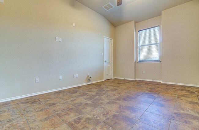 Building Photo - 1808 McClannahan Dr