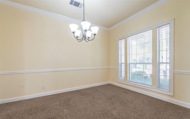 Building Photo - 2814 Bluejay Dr