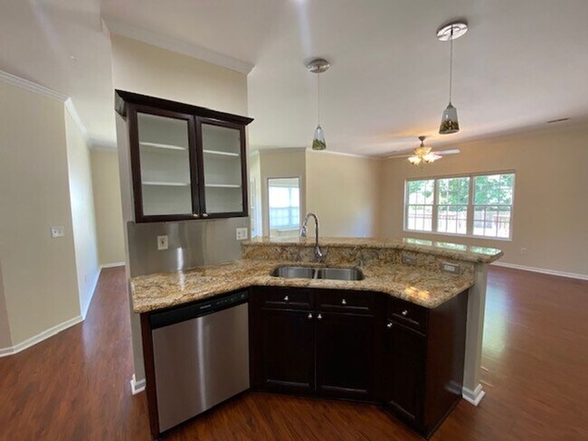 Building Photo - Welcome to this stunning 3-bedroom, 2-bath...