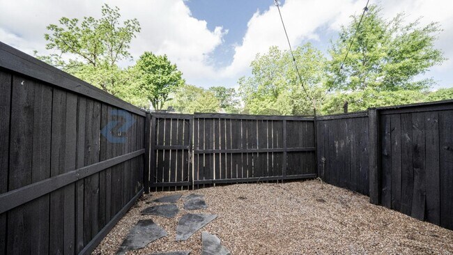 Building Photo - 1346 Calash Ave