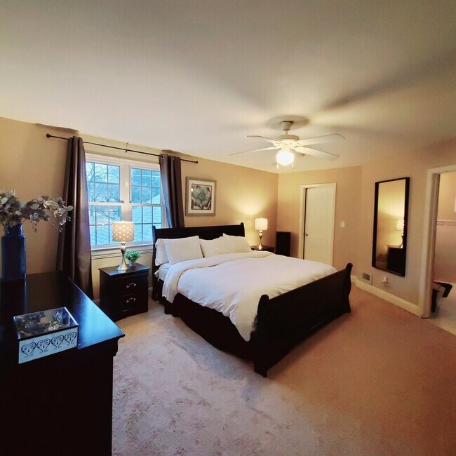 Building Photo - 210 Highmeadow Rd