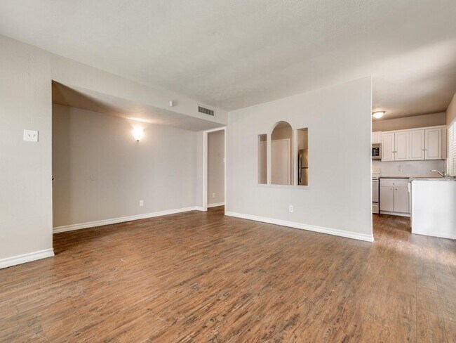 Building Photo - 502 Wildflower Dr