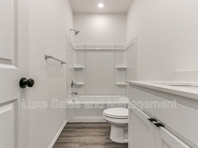 Building Photo - 8012 NW 110th Dr