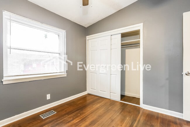 Building Photo - 94 Broadmoor Dr