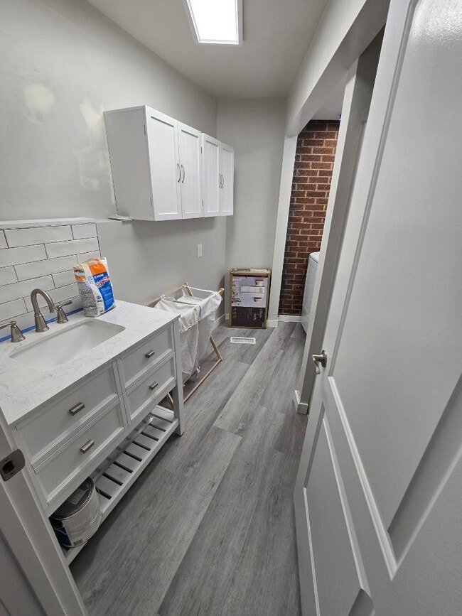 Building Photo - 309 E 200 S