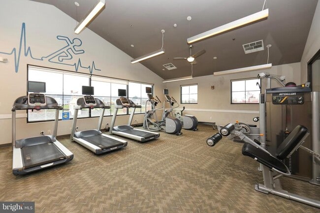 Building Photo - 1006 Shenandoah View Pkwy