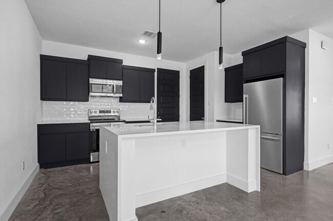 Building Photo - NOW LEASING!  4 bed, 4.5 bath modern home