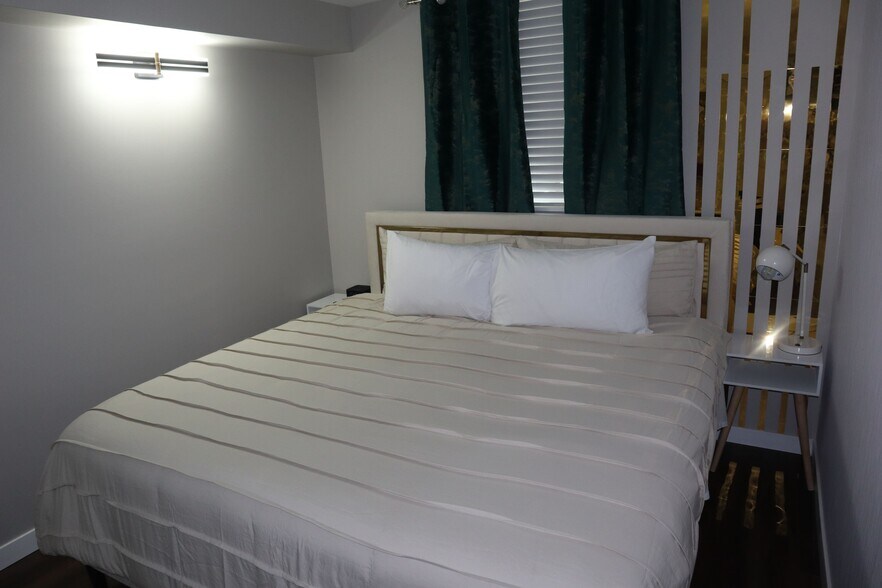 Building Photo - 438 N Center St