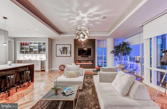 Building Photo - 300 International Drive