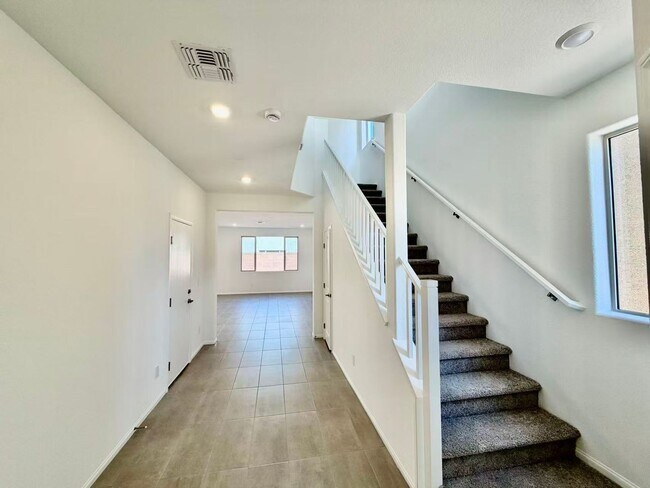 Building Photo - 5956 S Miller Ln