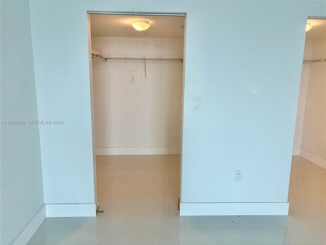 Building Photo - 1800 N Bayshore Dr