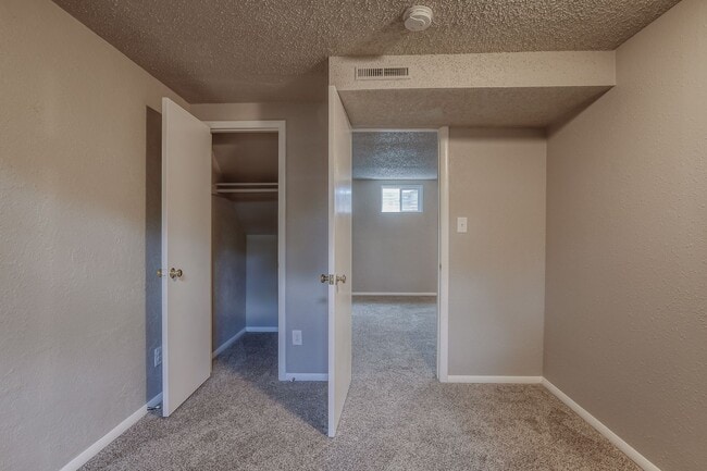 Building Photo - Centrally located 4 bedroom home!