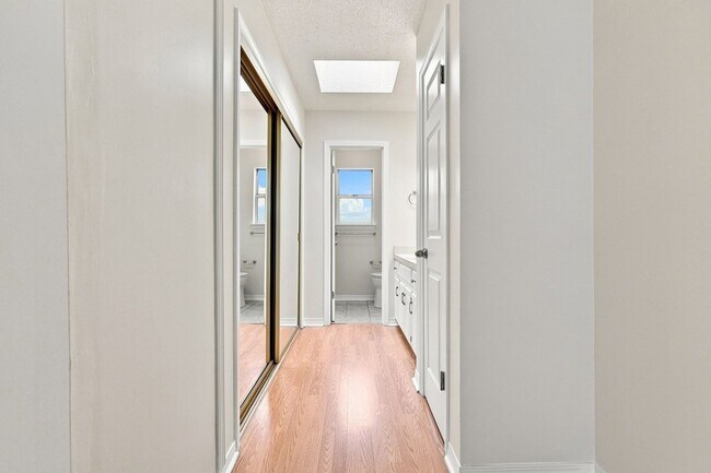 Building Photo - 148 Meadowbrook Ct