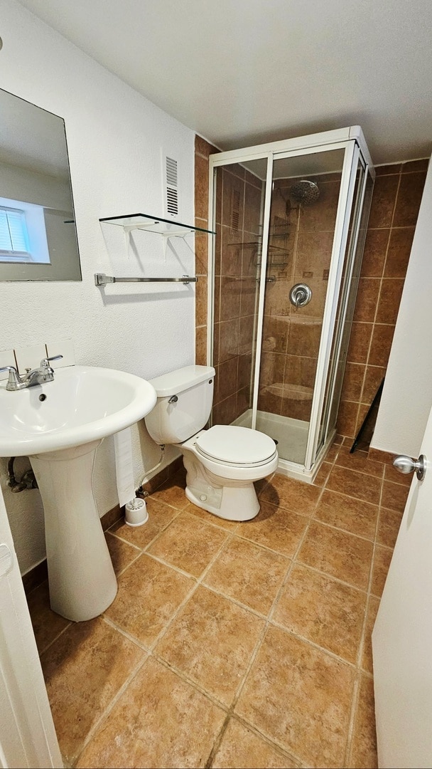 Building Photo - 2704 N New England Ave