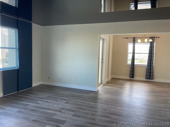 Building Photo - 401 Golden Isles Dr