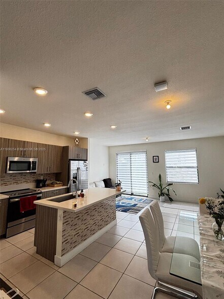 Building Photo - 15860 NW 91st Ct