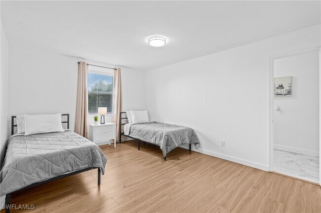 Building Photo - 3303 6th St SW