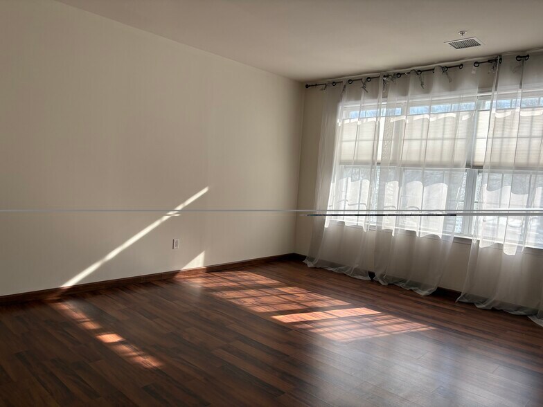 Building Photo - 326 Timberlake Dr