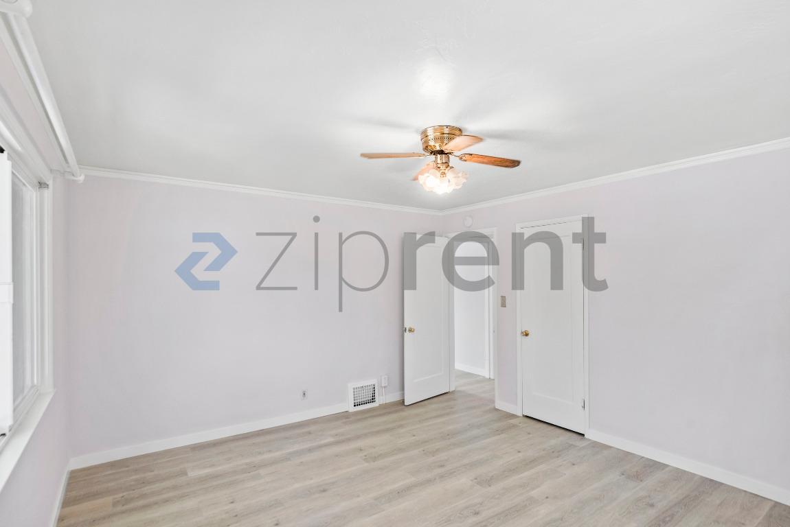 Building Photo - Unit