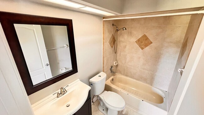 Building Photo - Charming Orlando Retreat – 3BR, 2BA Single-Family Home! WASHER & DRYER INCLUDED!