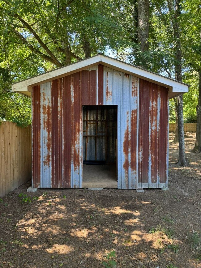 Building Photo - Cute 2 Bedroom Home in The Vineyard!