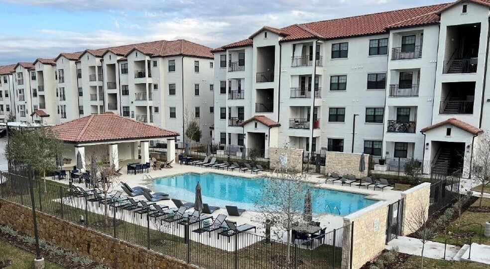 Building Photo - 3232 N Garland Ave