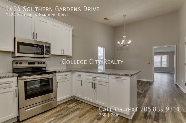 Building Photo - 1424 Southern Gardens Dr