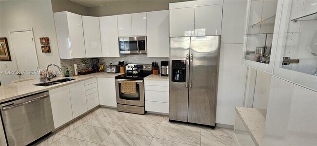 Building Photo - 1844 Salerno Cir