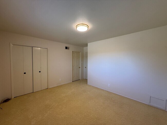 Building Photo - 735 Patterson Rd