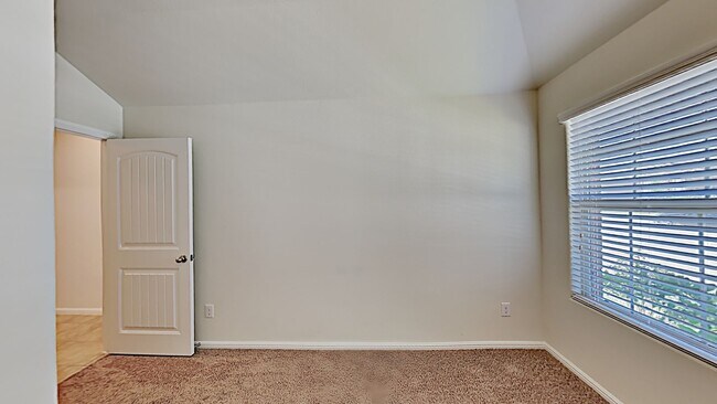 Building Photo - Spacious 4-Bed Home with Community Pool in Crowley