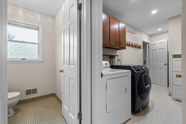 Building Photo - 3673 Pheasant Dr