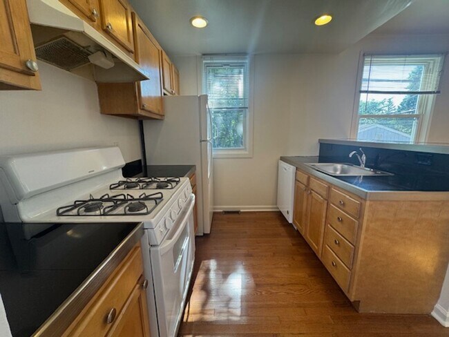 Building Photo - Available August 1, 2025; Lease will end J...