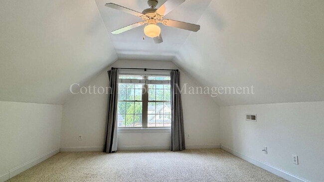 Building Photo - 8854 Plantation Landing Dr