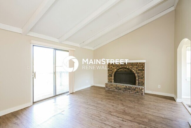 Building Photo - 3 Bedroom Pet-Friendly Home in Independence, MO with Main Street Renewal