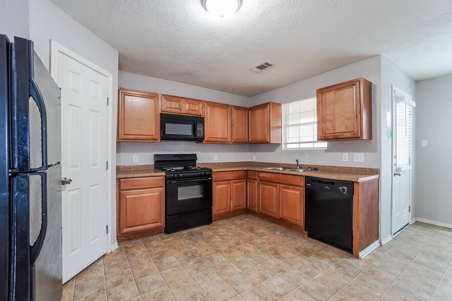 Building Photo - 15154 Elstree Dr