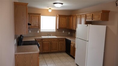 Building Photo - 847 Rambling Oaks Dr