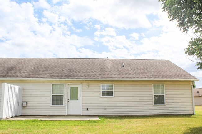 Building Photo - 2 bedroom and 2 bathroom property located in West Lafayette!