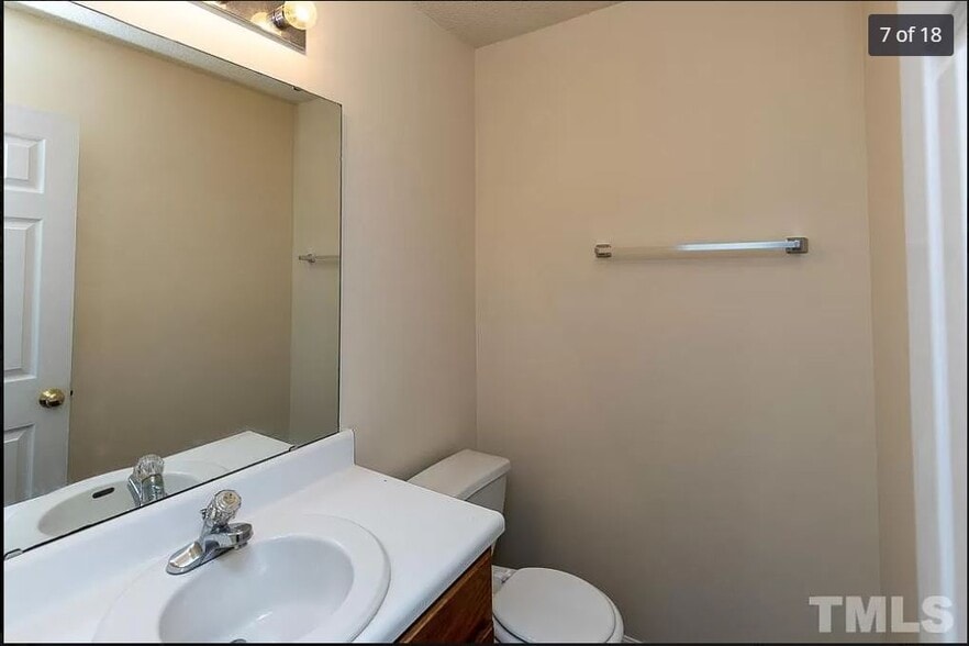 Building Photo - 2128 Walnut Bluffs Ln