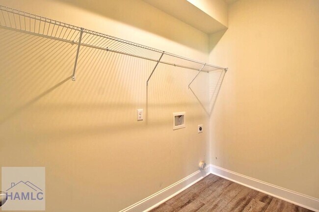 Building Photo - 711 Mill Creek Cir