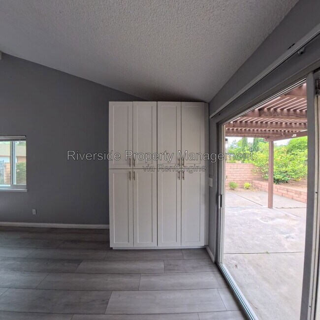 Building Photo - 5025 Pearblossom Dr