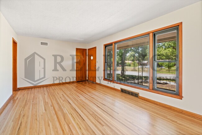 Building Photo - 860 Fabrique St