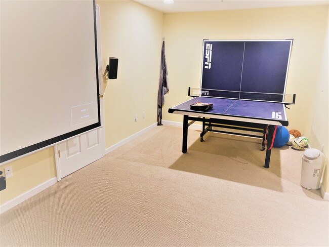 Building Photo - 208 Blossom Cir