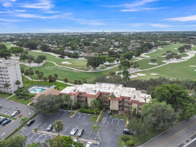 Building Photo - 200 Jacaranda Country Club Dr