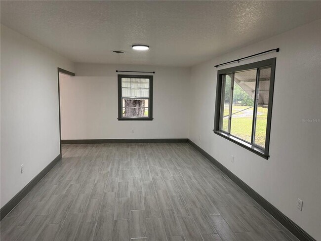 Building Photo - 1800 Demastus Ln