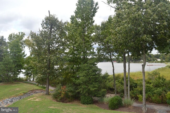 Building Photo - 200 Monroe Point Dr