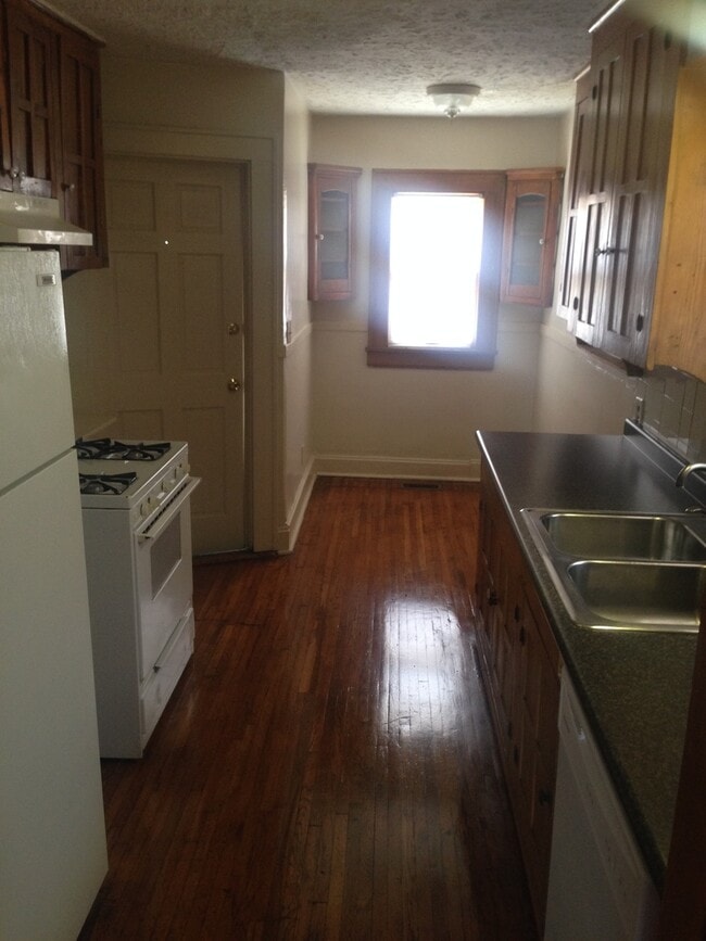 Building Photo - Spacious 3/BR, 1/Bath unit near MSU campus...