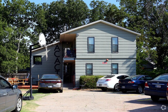 Primary Photo - 217 E Ayers St